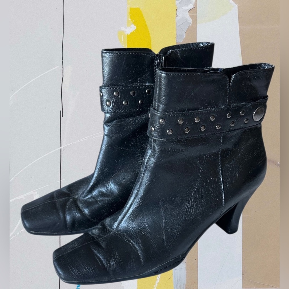 Aerosoles A2 Black Cingalong Ankle Boots with Silver Studs - Women’s Size 7 1/2